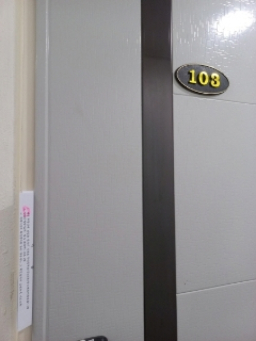 1층 103호 세대출입문