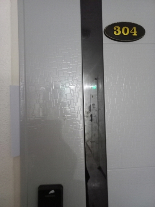 3층 304호 세대출입문