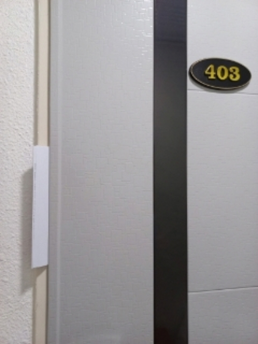 4층 403호 세대출입문