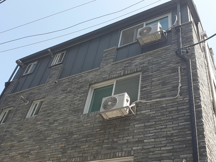 본건 북동측 벽면 모습