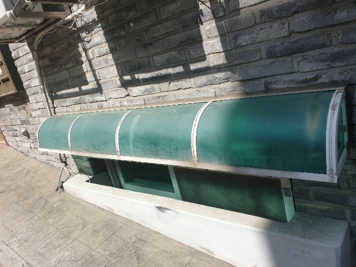 지1층 도로변 차양 모습