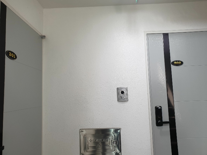 3층 301,302호 출입문 모습