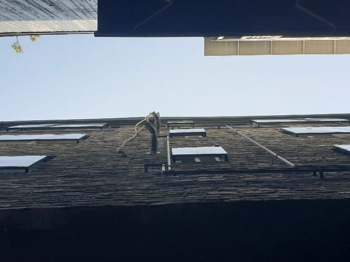 북동측 창호 외부 시야가림판 모습