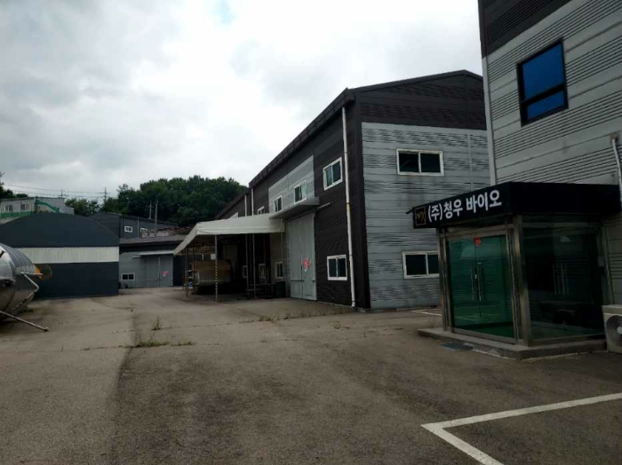 본건 공장 전경(건물마다 문이잠겨 있고 공장가동 중단상태임)