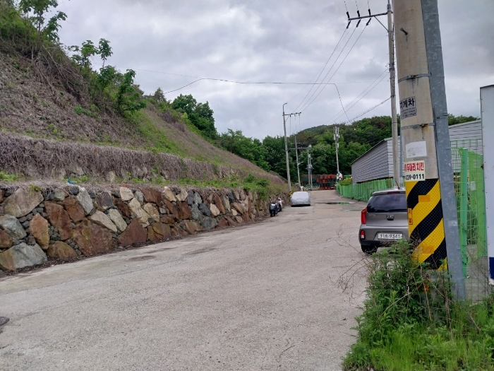 기호 (4) 토지 전경 도로 법면 부분