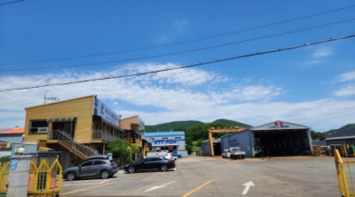 본건 부동산의 표시 1, 4를 제외한 공장 전면.