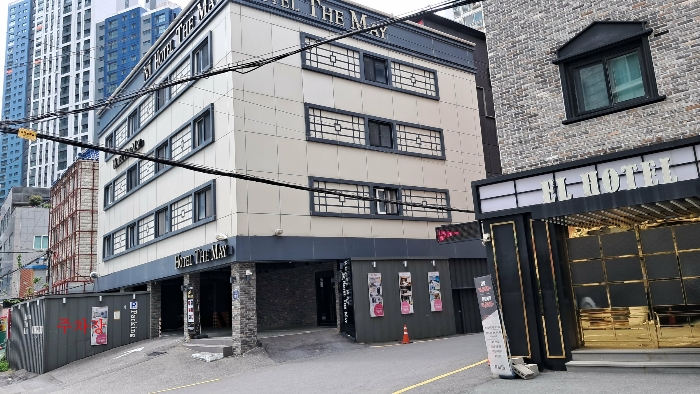 남동측에서 촬영