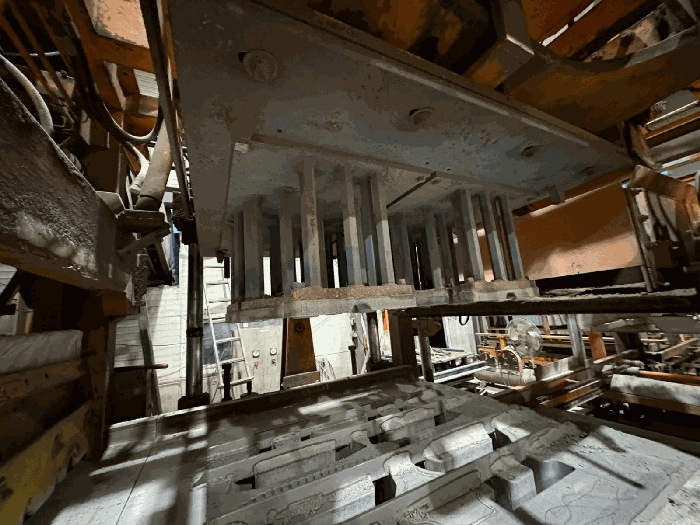 기계기구 2-3)에 부착된 타인소유 금형