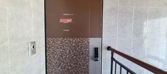 목록 2 건물 302호 출입문 전경