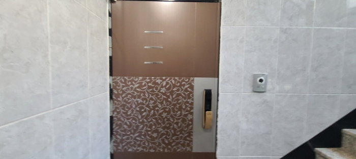 목록 2 건물 102호출입문 전경