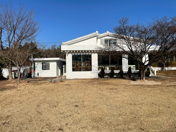 본건 기호 (4)토지 및 기호 (5), (6) 건물