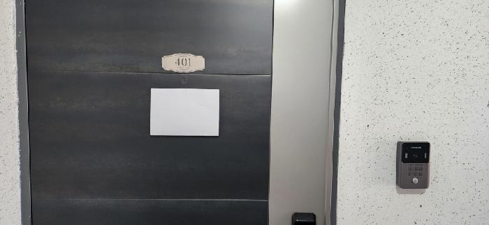 401호 현관
