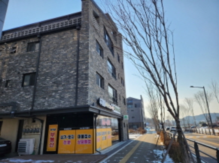 본건 제시목록 건물의 측면 전경 