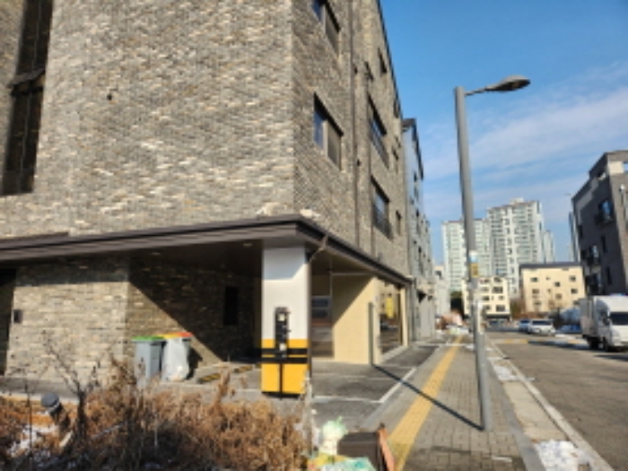 본건 제시목록 건물의 후면 전경 