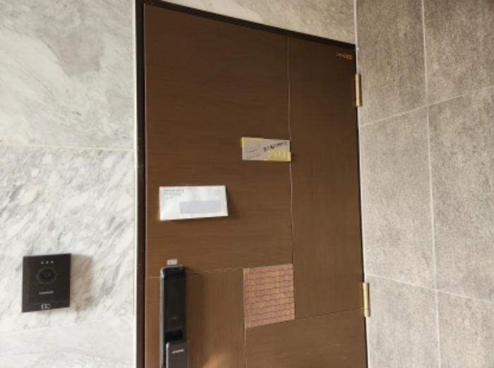 제시목록2 건물 201호 세대현관문 전경