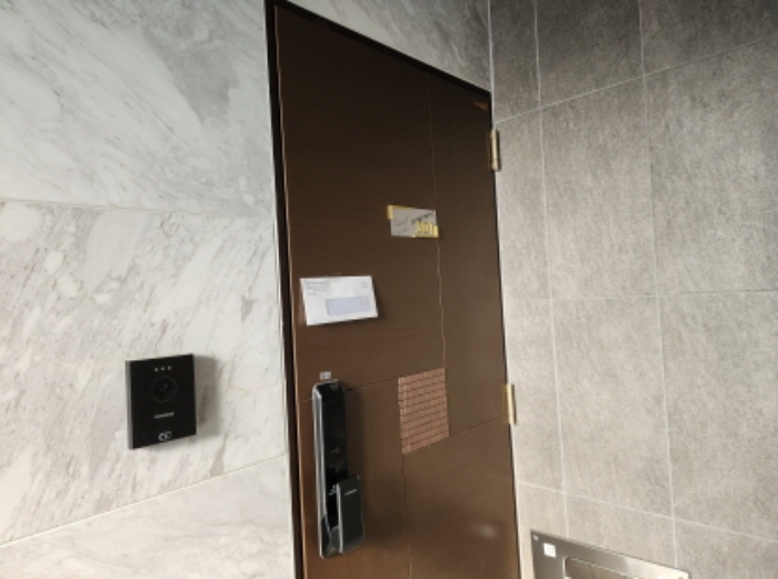 제시목록2 건물 301호 세대현관문 전경 