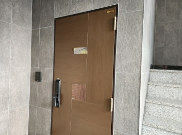 제시목록2 건물 302호 세대현관문 전경 