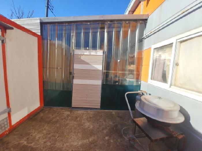 제시외 (ㄴ) 단층 창고 등 모습