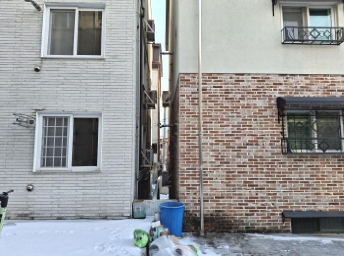 건물 좌측 모습