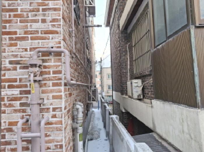 건물 우측 모습