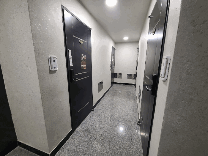 본건 건물 제2층 복도 전경