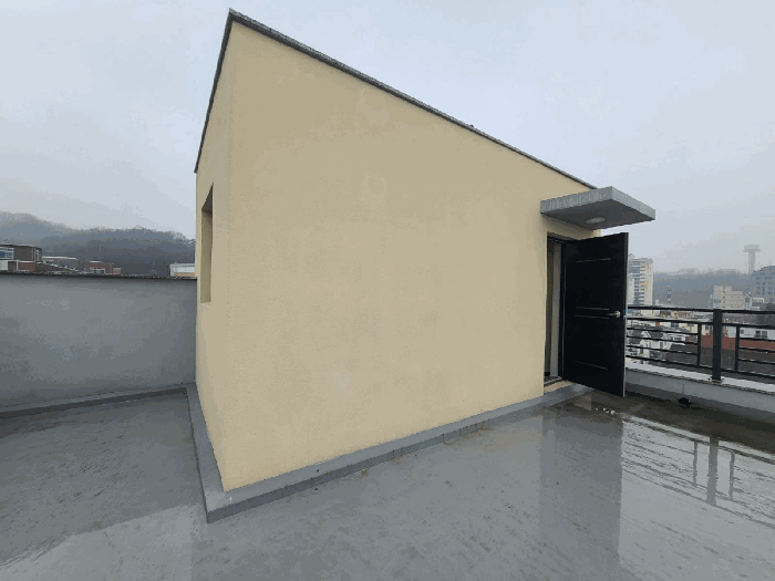 본건 건물 옥상층 제시외건물"ㄱ" 전경