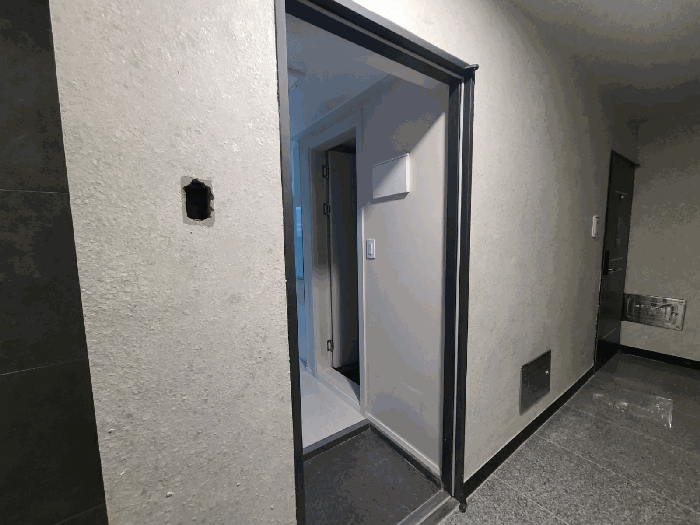 본건 건물 제3층 공동취사장 입구 전경