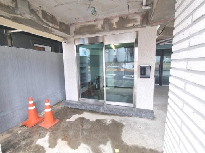 1층 공동 출입구 모습