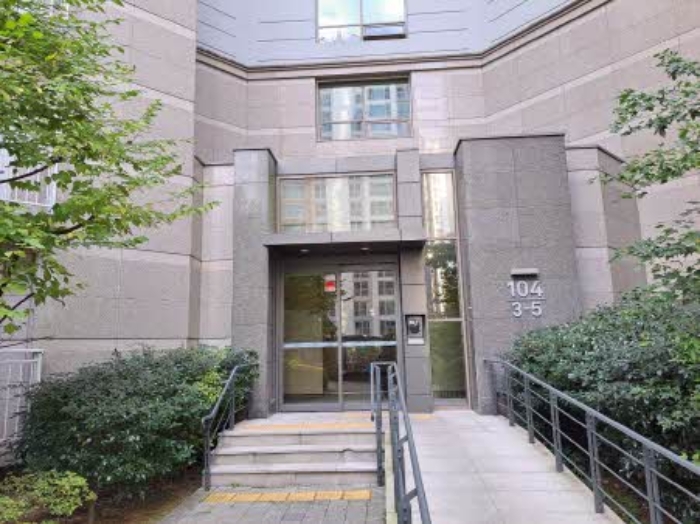 본건 104동 공동출입구