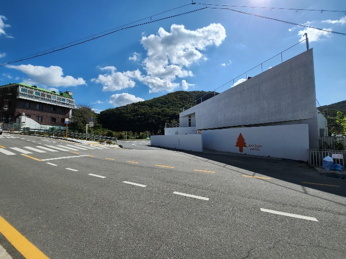 일련번호(1)-(4) 북서측에서 남동측 전경