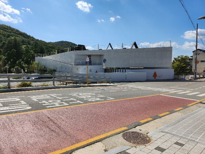 일련번호(1)-(4) 북동측에서 남서측 전경