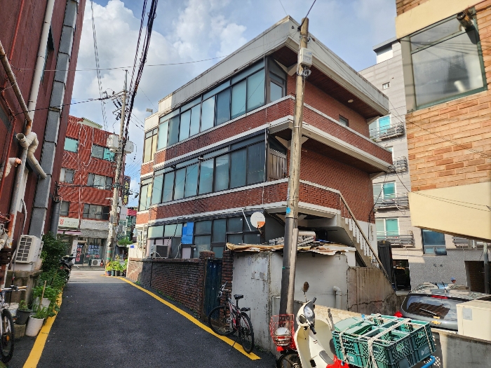 대상물건 전경(서측 도로 부분)