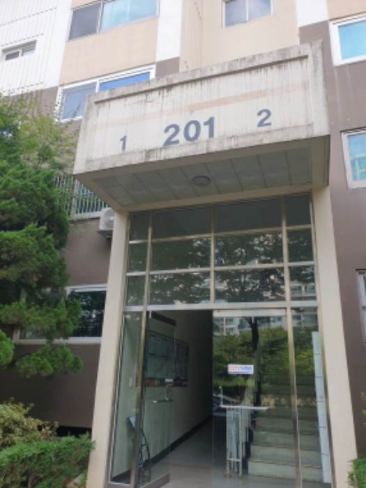 건물 출입구(201동 1~2라인)