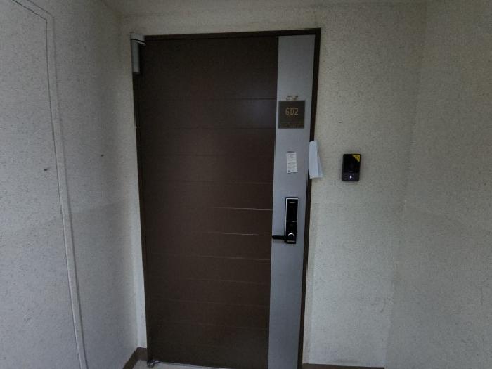 출입문 및 안내장