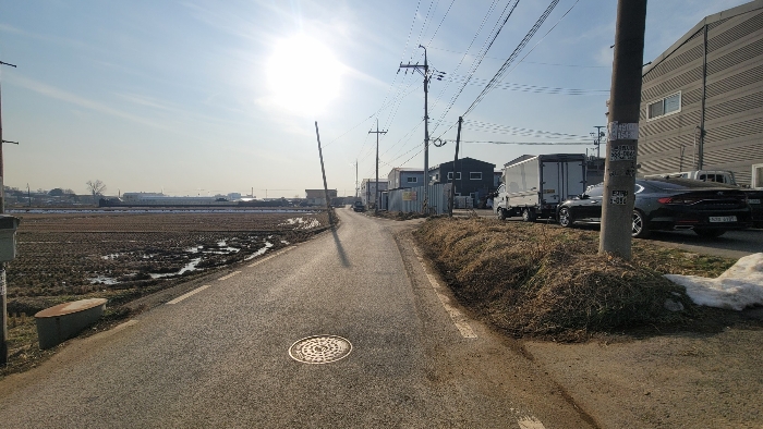 접면도로(남동측) 및 주위환경(남서측)