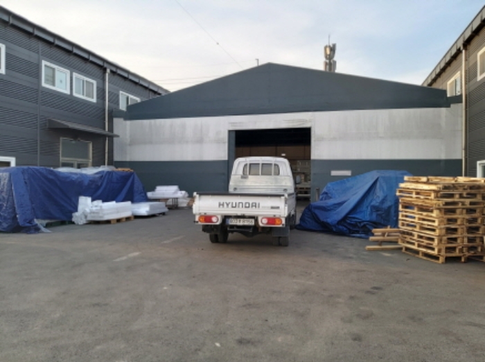 * 본건 목적물 1. 3. 지상 천막시설 전경