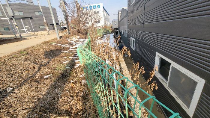 기호 5(철망 안쪽)