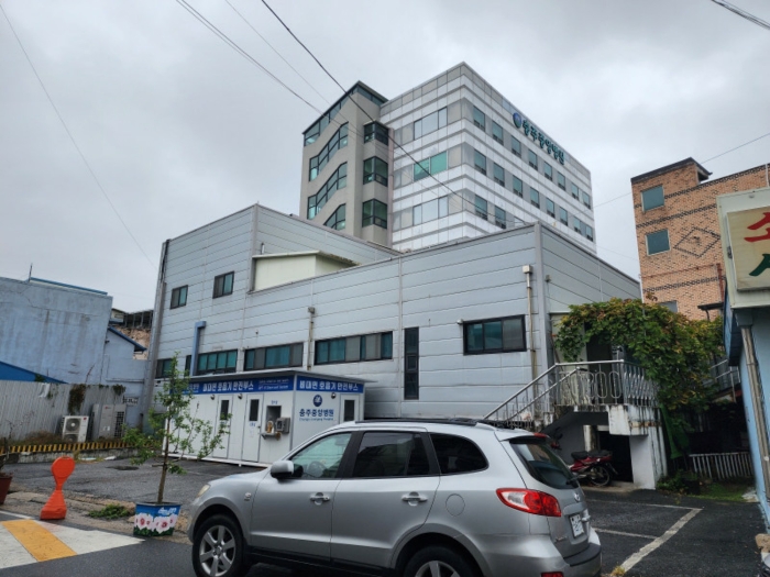 본건 전경 (남동측에서 촬영)