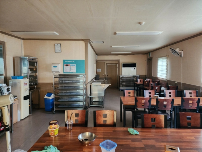 본 건물 7층 내부 (식당)