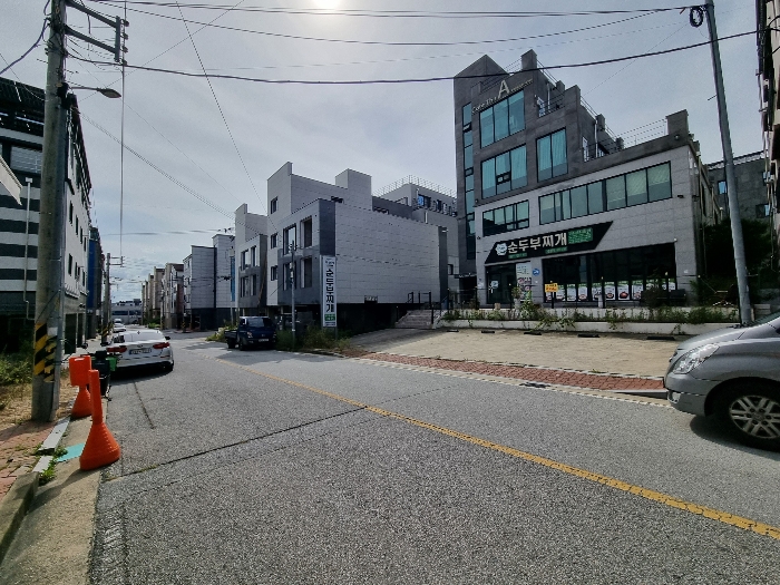 본건 및 부근 전경 (본건 북동측에서 촬영)