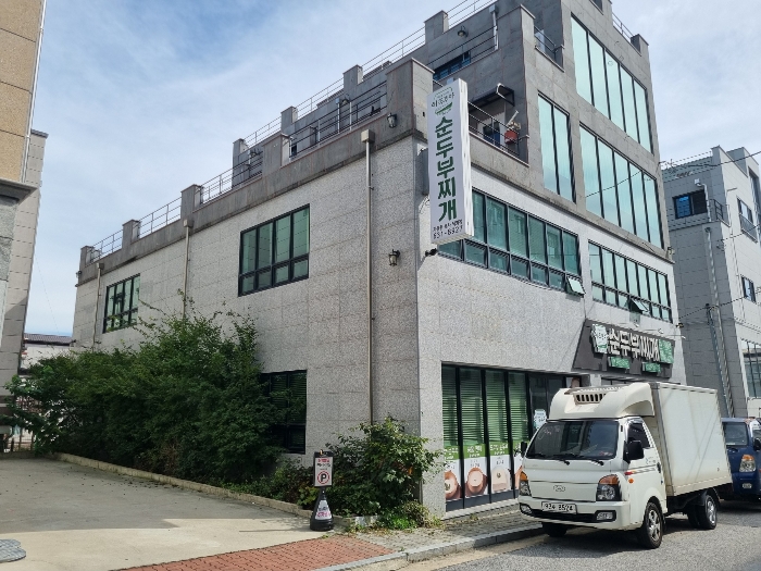 본건 전경 - 본건 북서측에서 촬영