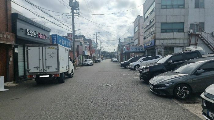[본건 북측 도로변 주위일대 전경]