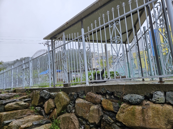 제시외건물 ㉤, ㉥(철재울타리)