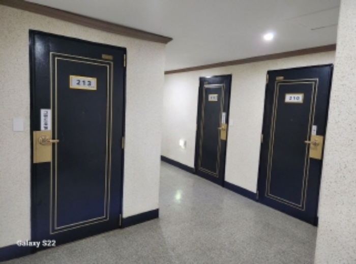 본건 1,2번 : 2층 객실 복도(3,4층도 이와 동일)