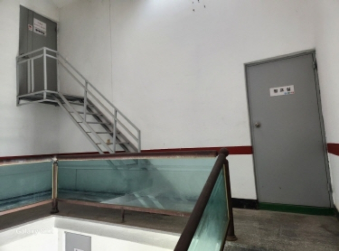 본건 1,2번 : 옥탑 내부 기계실(엘리베이터실)과 펌프실