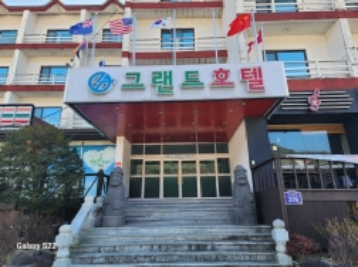 본건 1,2번 : 그랜드호텔 1층 입구