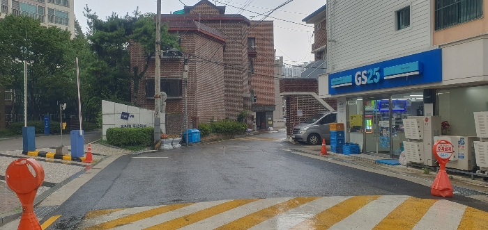 본건이 소재한 건물 주위 전경