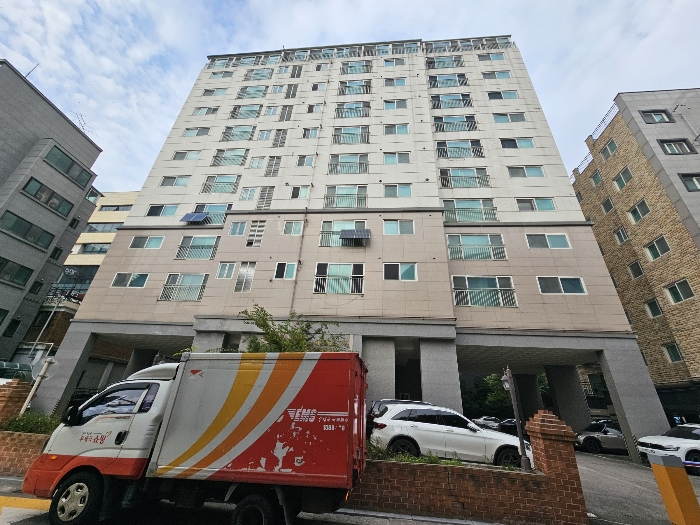 본건 소재 건물 전경