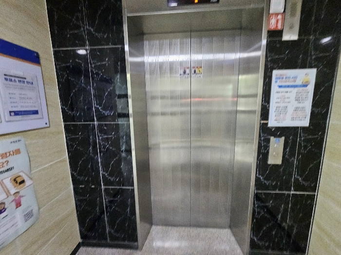 본건 소재 건물 승강기설비