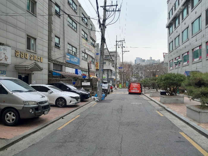 주위환경(북동측 도로변)